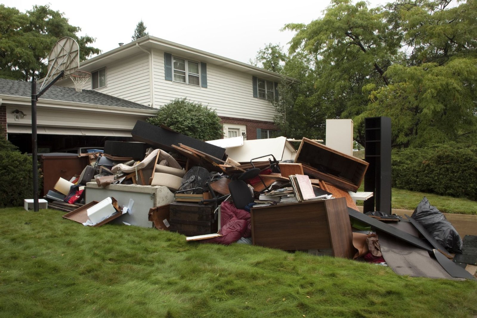Full-service junk removal in Santa Rosa, CA for homes, offices, and construction sites